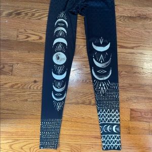 ONZIE yoga pants, EUC